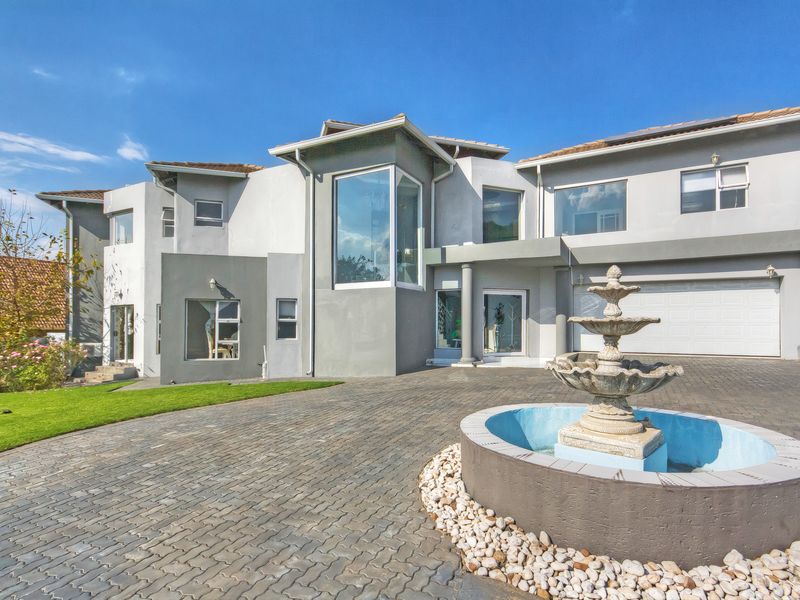 AN ABSOLUTE MUST SEE !!!!Elegant Family Living in One of Carlswald North Estate's Finest Homes - Photo 1