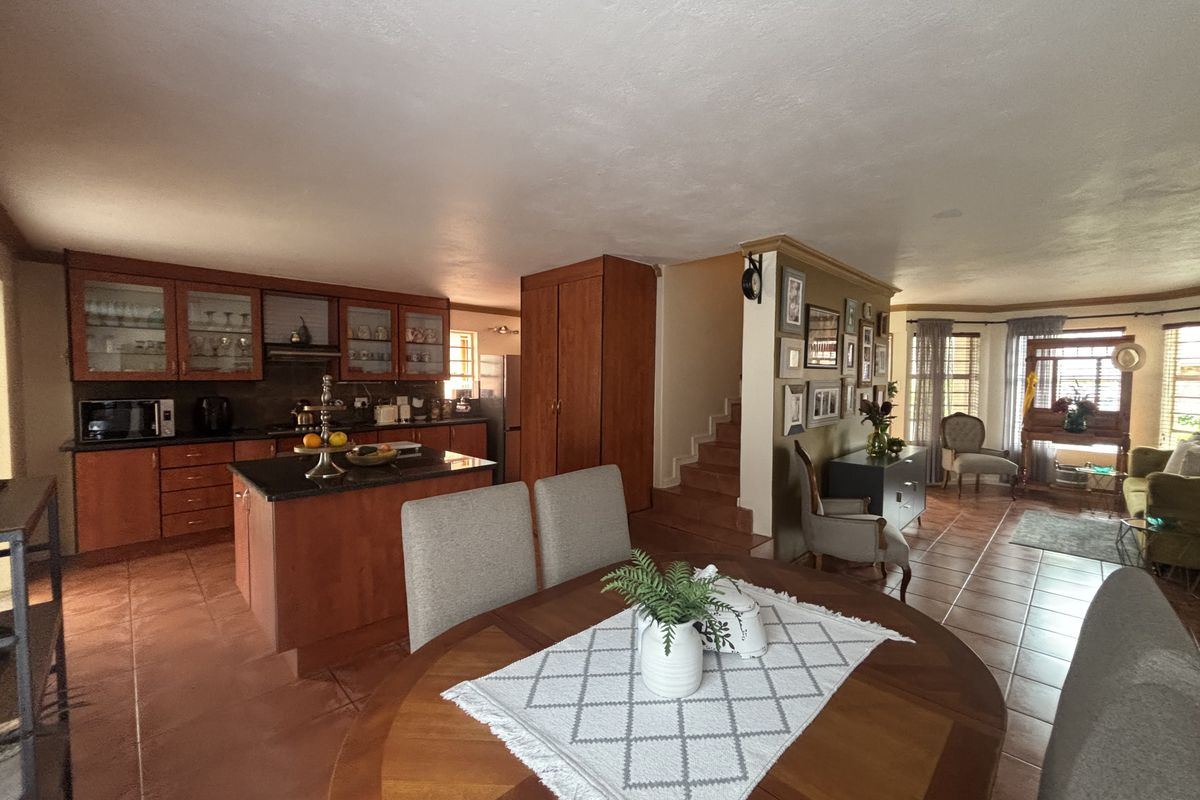 Immaculate home with flat - Photo 3