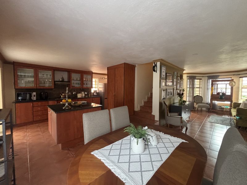 Immaculate home with flat - Photo 3