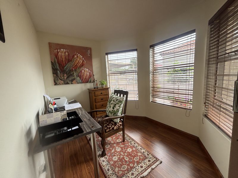 Immaculate home with flat - Photo 7