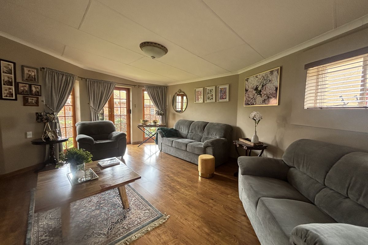 Immaculate home with flat - Photo 5