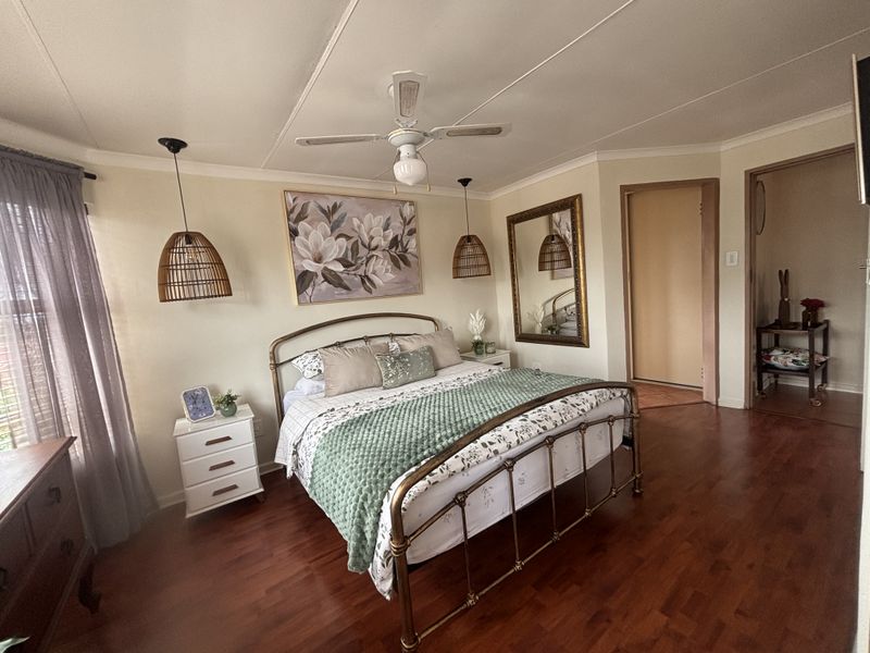 Immaculate home with flat - Photo 10
