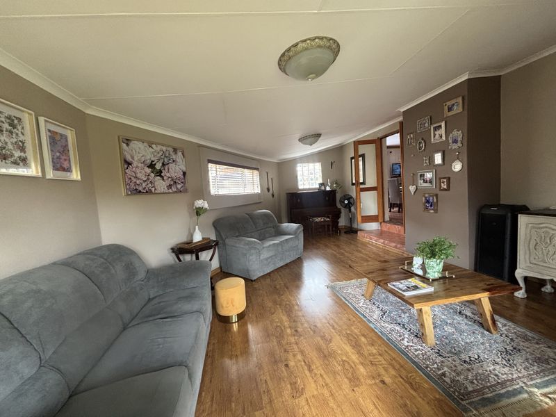 Immaculate home with flat - Photo 6