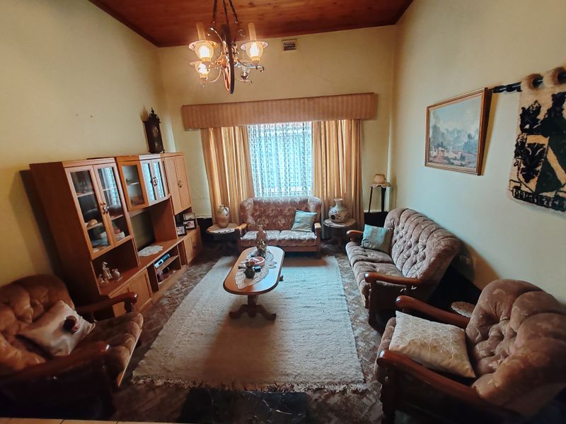 Home with good Road frontage for a small business - Photo 3