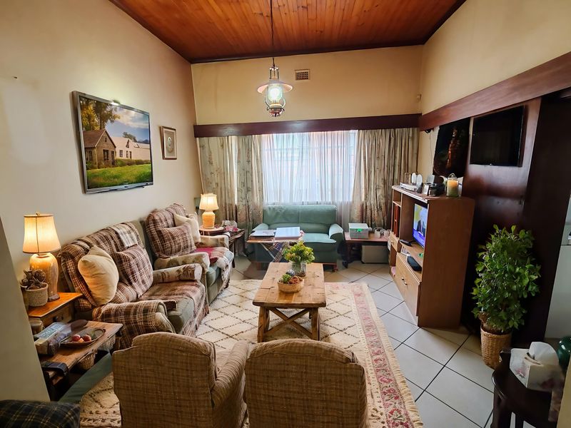 Home with good Road frontage for a small business - Photo 2