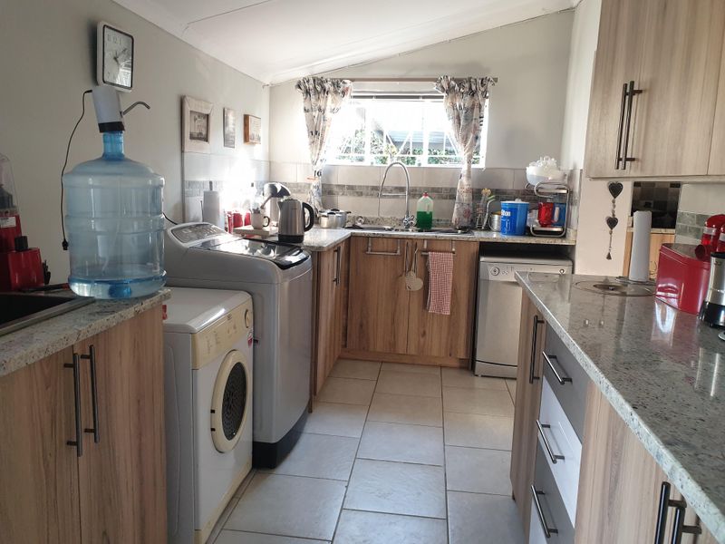 Off-grid living in town - Photo 5