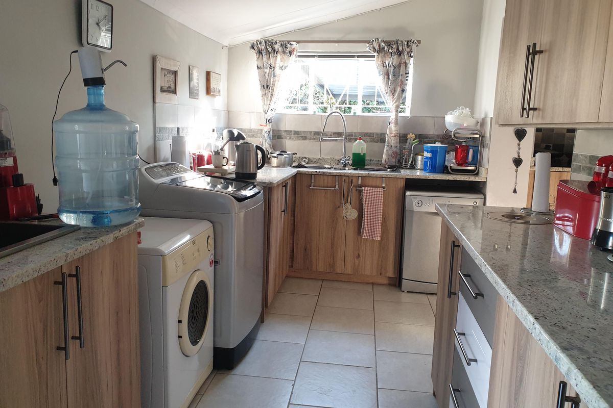 Off-grid living in town - Photo 5