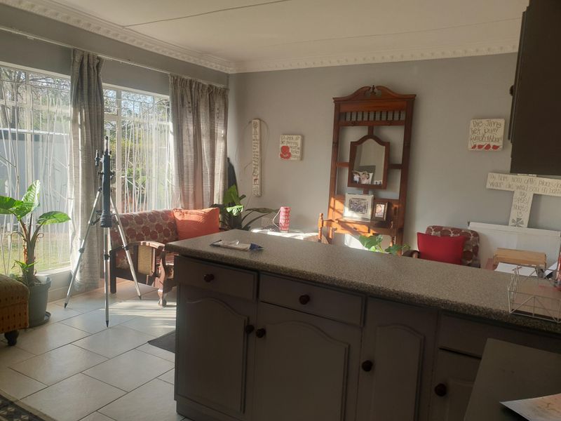 Off-grid living in town - Photo 8