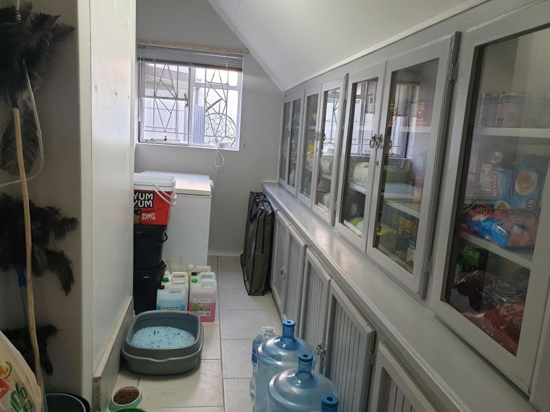 Off-grid living in town - Photo 6