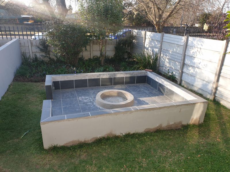 Off-grid living in town - Photo 2