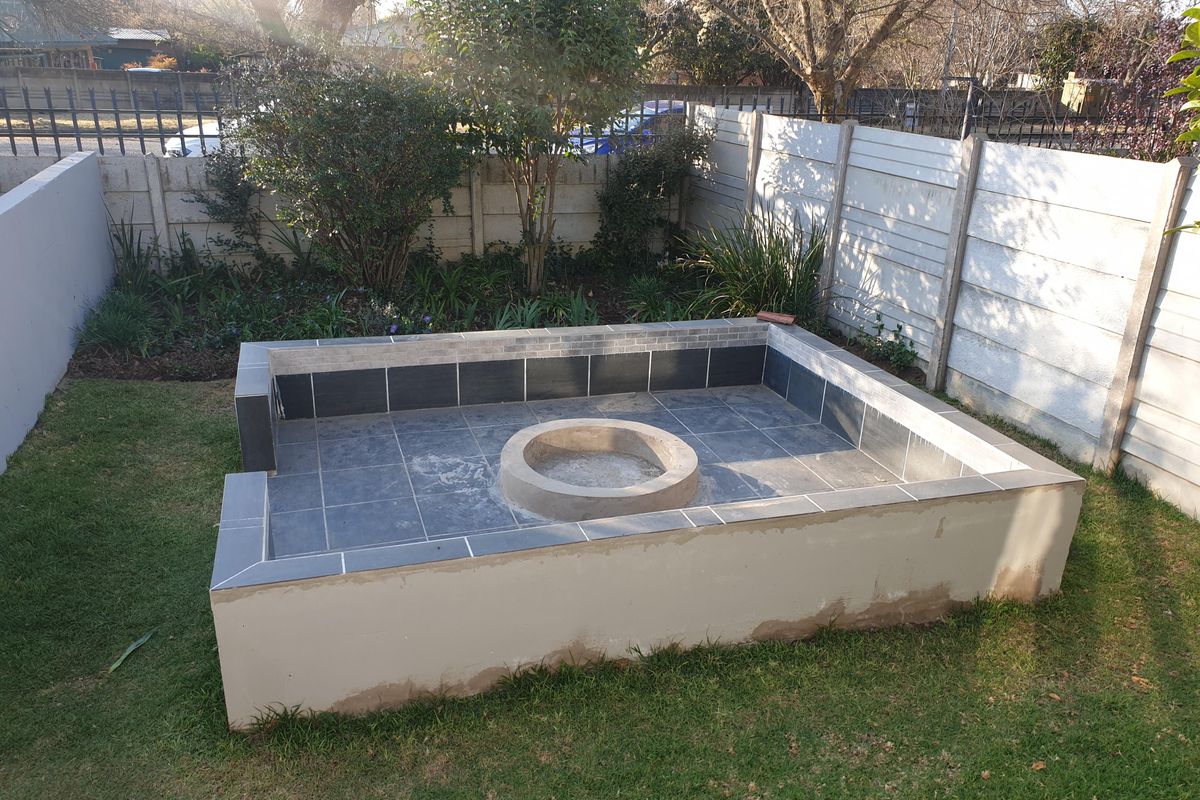 Off-grid living in town - Photo 2