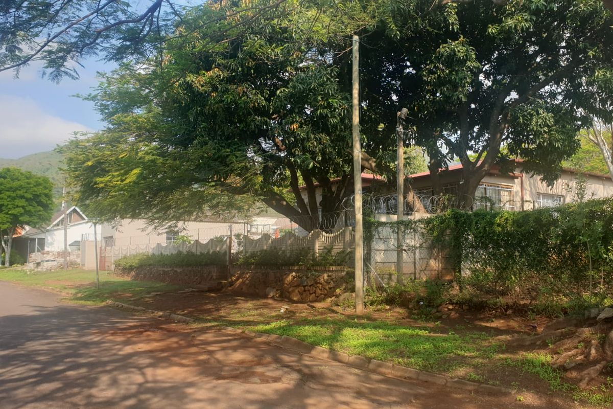 Affordable Elegance in a Well‐Kept Family Home - Photo 2