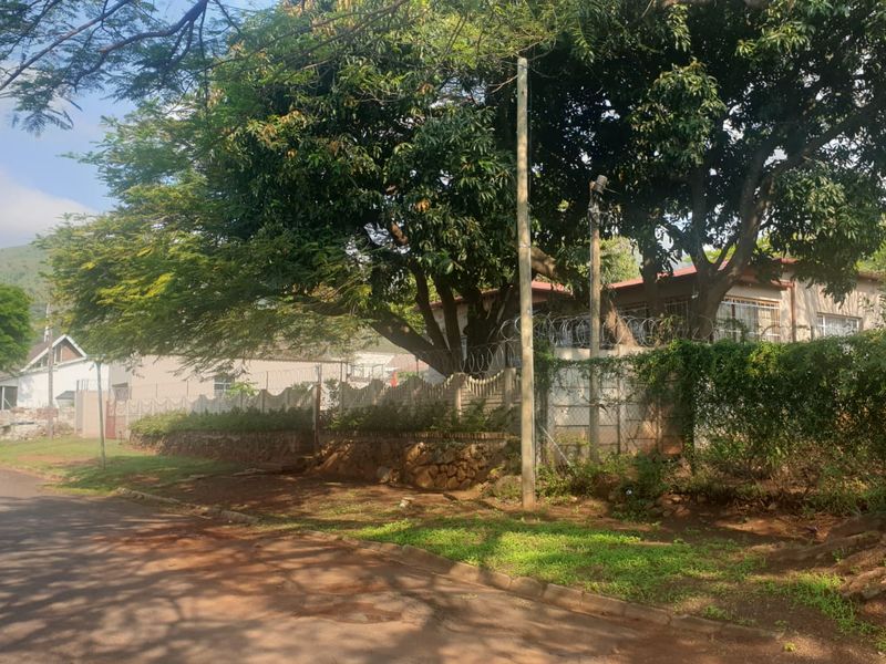 Affordable Elegance in a Well‐Kept Family Home - Photo 2