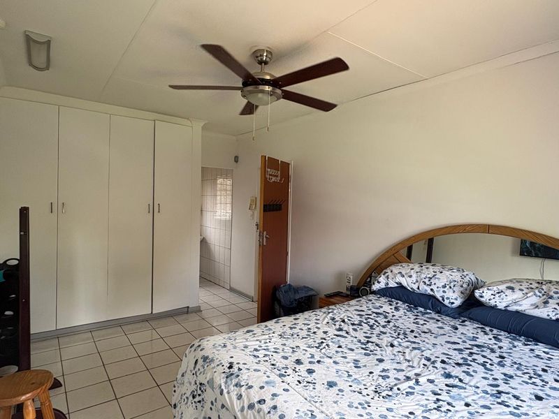 Spacious 3-Bedroom Duplexes With Great Potential! - Photo 10