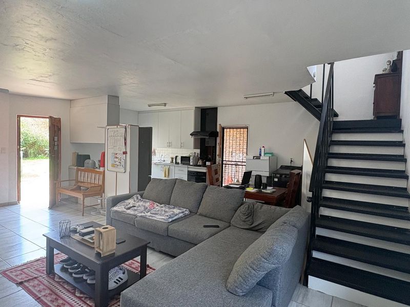 Spacious 3-Bedroom Duplexes With Great Potential! - Photo 6