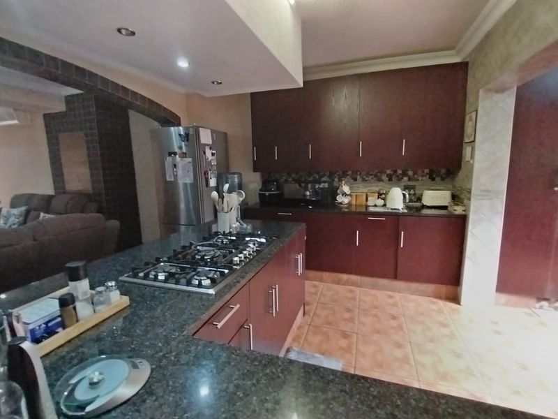 Charming 3-bedroom home in Safari Gardens, Rustenburg—perfect for family living and ready for you! - Photo 4