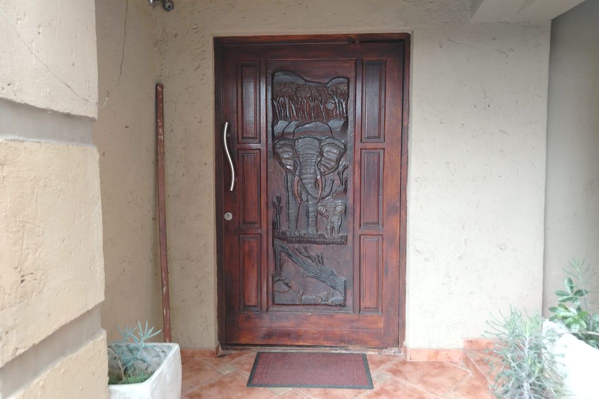 Charming 3-bedroom home in Safari Gardens, Rustenburg—perfect for family living and ready for you! - Photo 3