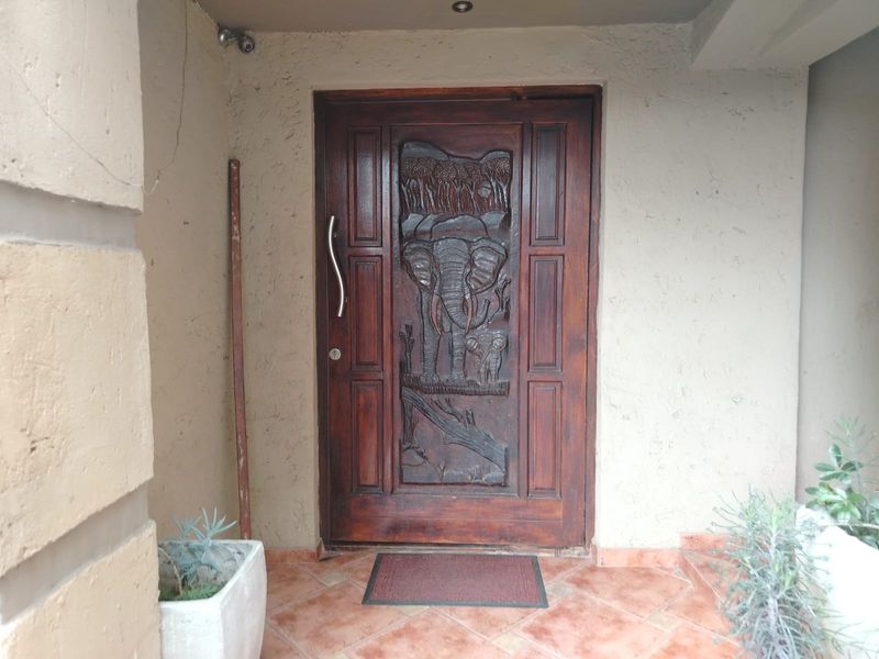 Charming 3-bedroom home in Safari Gardens, Rustenburg—perfect for family living and ready for you! - Photo 3