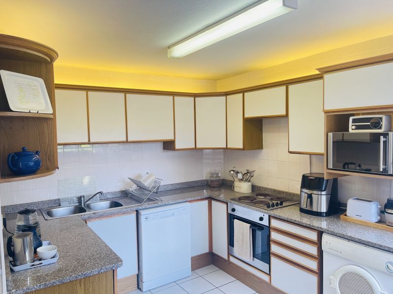 Spacious 3-Apartment located in Musgrave Road. - Photo 6