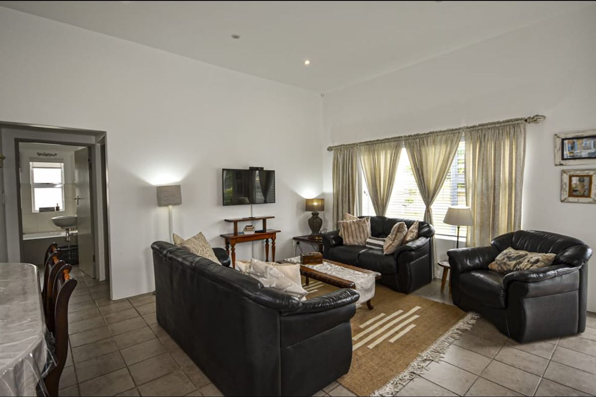 Harbour Views and Coastal Charm Combined - Photo 3