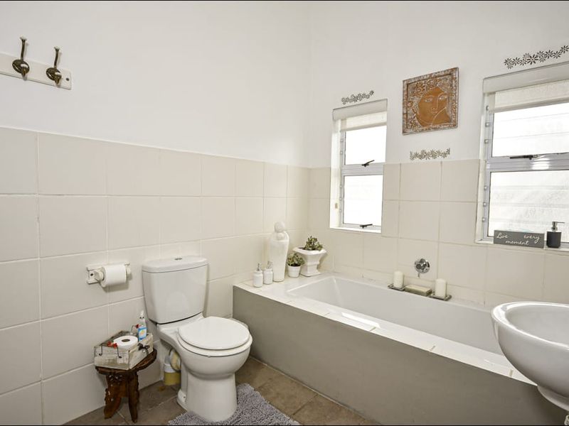 Harbour Views and Coastal Charm Combined - Photo 10