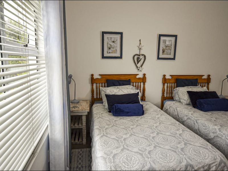 Harbour Views and Coastal Charm Combined - Photo 9