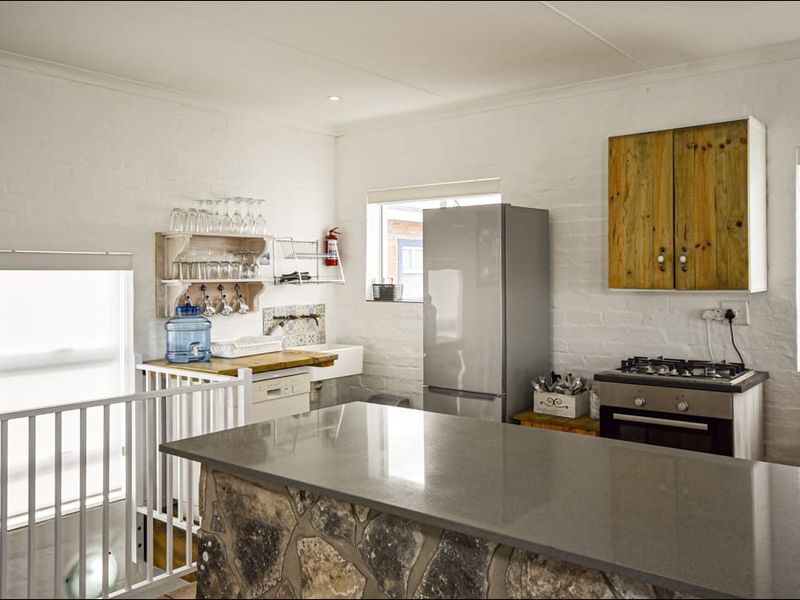 Harbour Views and Coastal Charm Combined - Photo 6