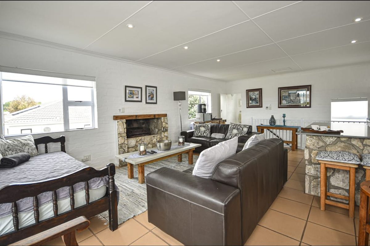 Harbour Views and Coastal Charm Combined - Photo 4