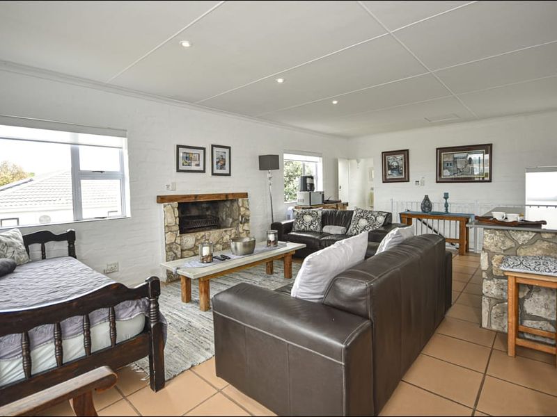 Harbour Views and Coastal Charm Combined - Photo 4