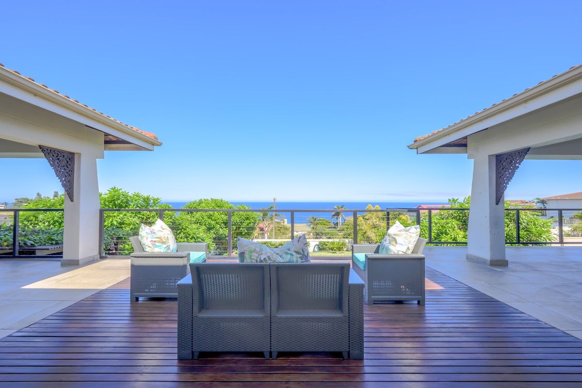 Furnished Coastal Luxury Retreat with ocean view - Photo 2