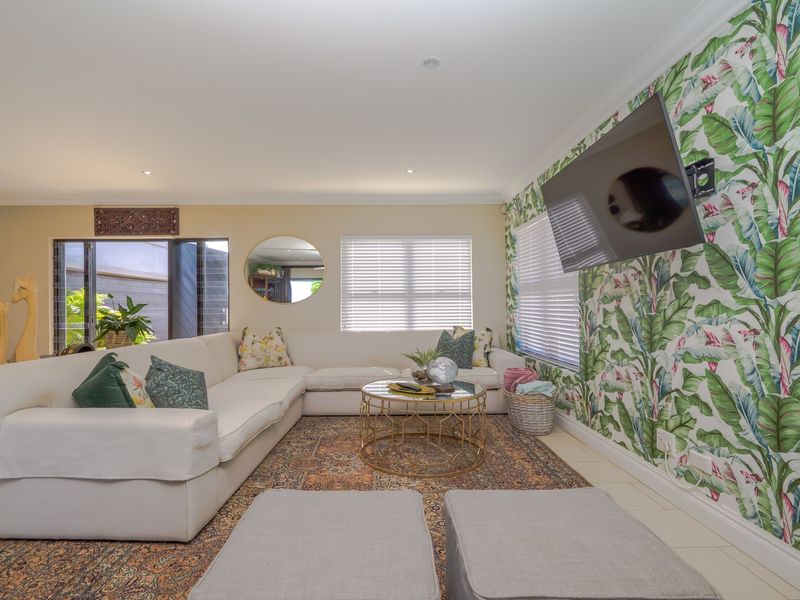 Furnished Coastal Luxury Retreat with ocean view - Photo 7