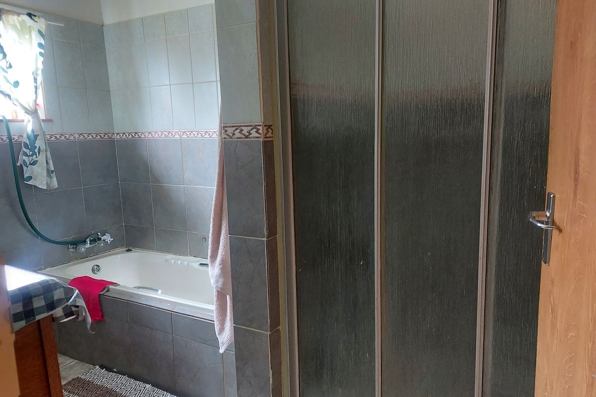 NEW INVESTORS HOME IN OOSEINDE, RUSTENBURG, FOR SALE - Photo 5