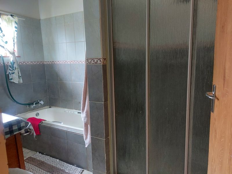 NEW INVESTORS HOME IN OOSEINDE, RUSTENBURG, FOR SALE - Photo 5