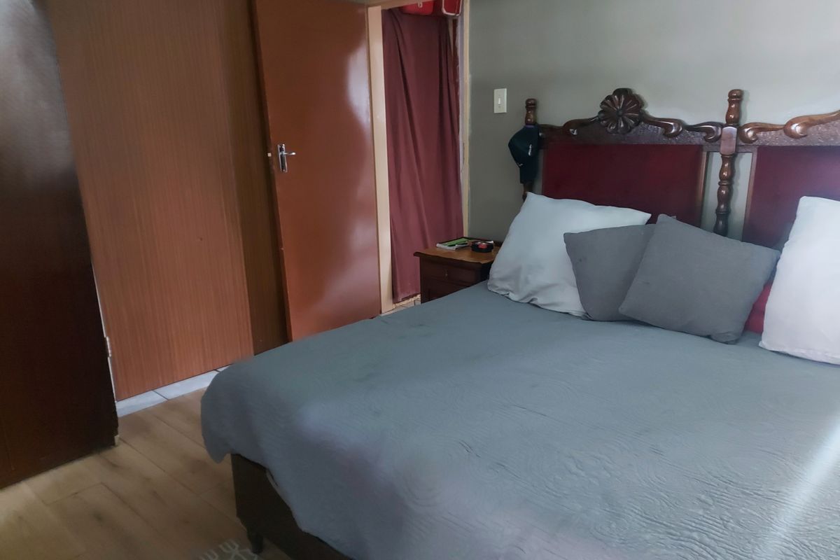 NEW INVESTORS HOME IN OOSEINDE, RUSTENBURG, FOR SALE - Photo 4