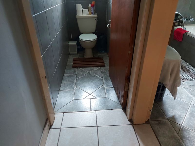 NEW INVESTORS HOME IN OOSEINDE, RUSTENBURG, FOR SALE - Photo 8