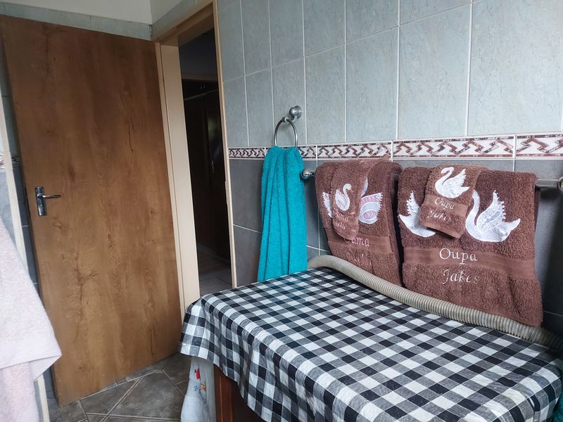 NEW INVESTORS HOME IN OOSEINDE, RUSTENBURG, FOR SALE - Photo 7