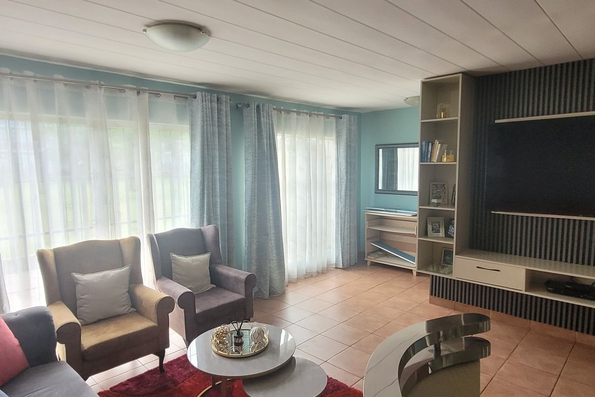 It is well-loved! - Photo 4