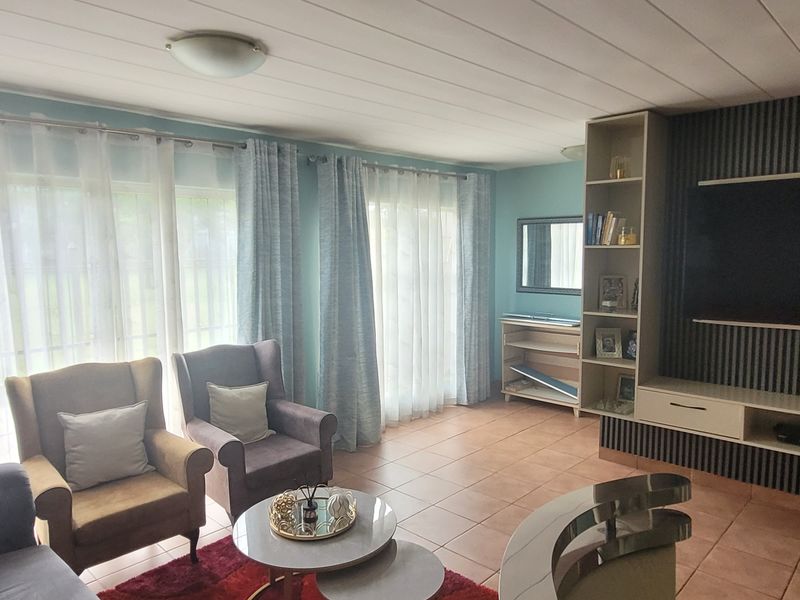 It is well-loved! - Photo 4