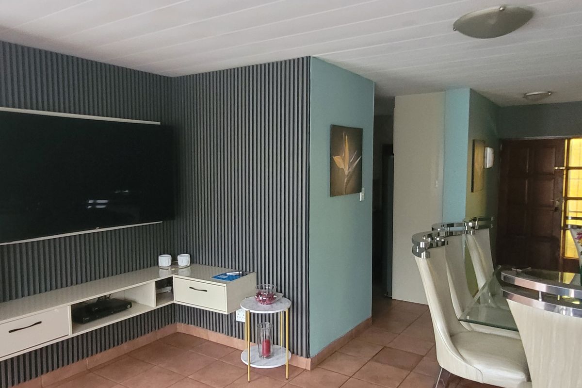 It is well-loved! - Photo 5