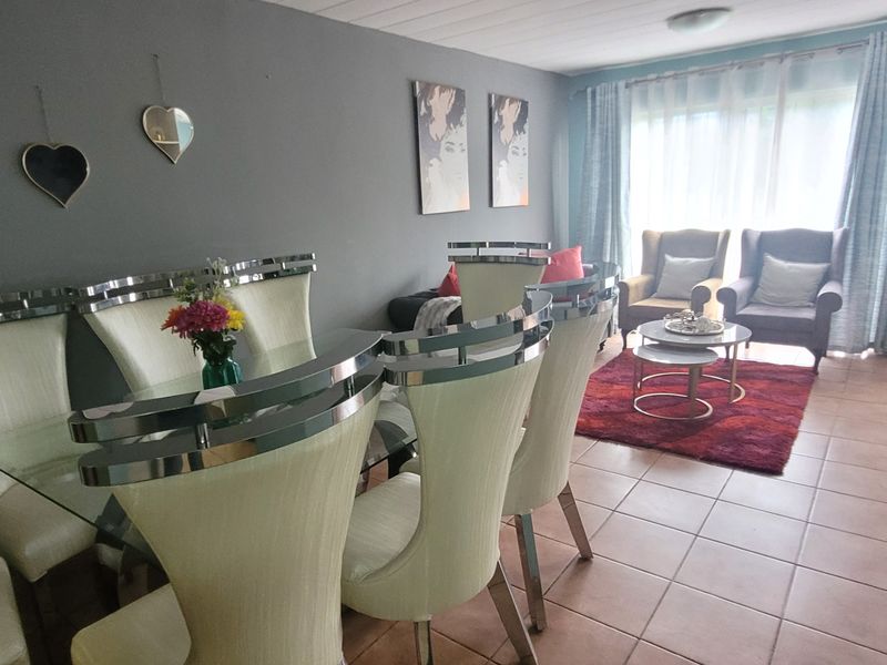 It is well-loved! - Photo 9