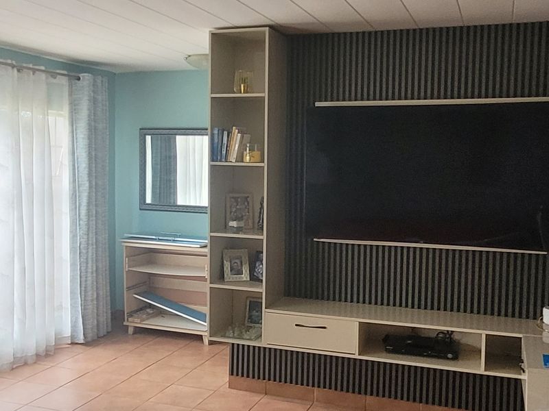 It is well-loved! - Photo 6