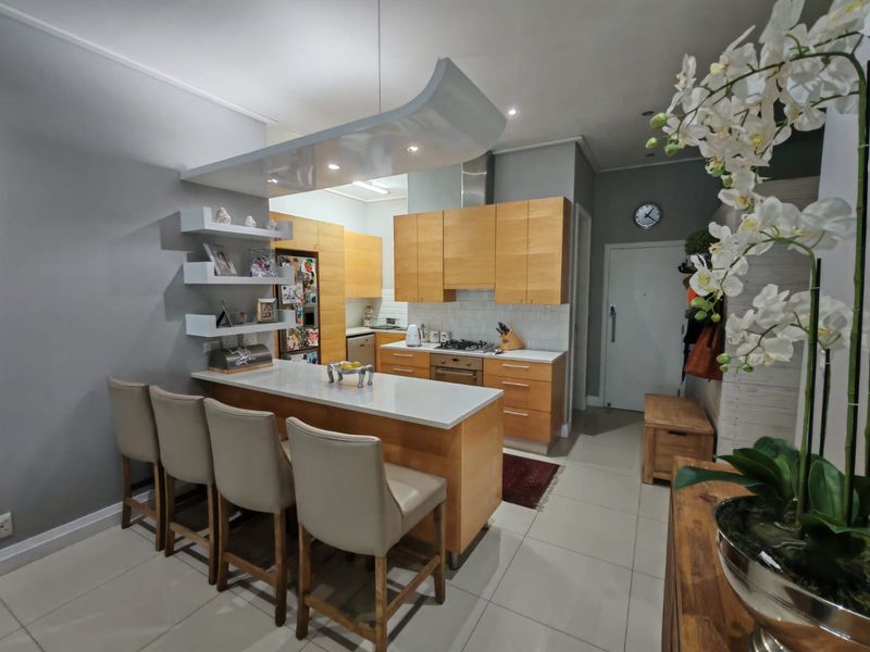 Stunning air bnb Beachfront Apartment with Private Balcony... views for days!!! - Photo 3