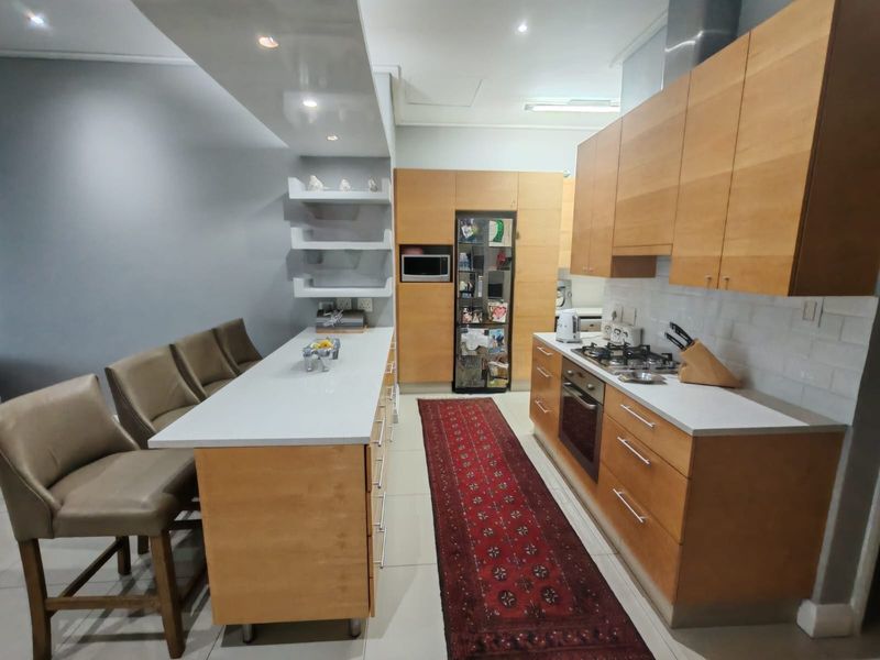 Stunning air bnb Beachfront Apartment with Private Balcony... views for days!!! - Photo 7