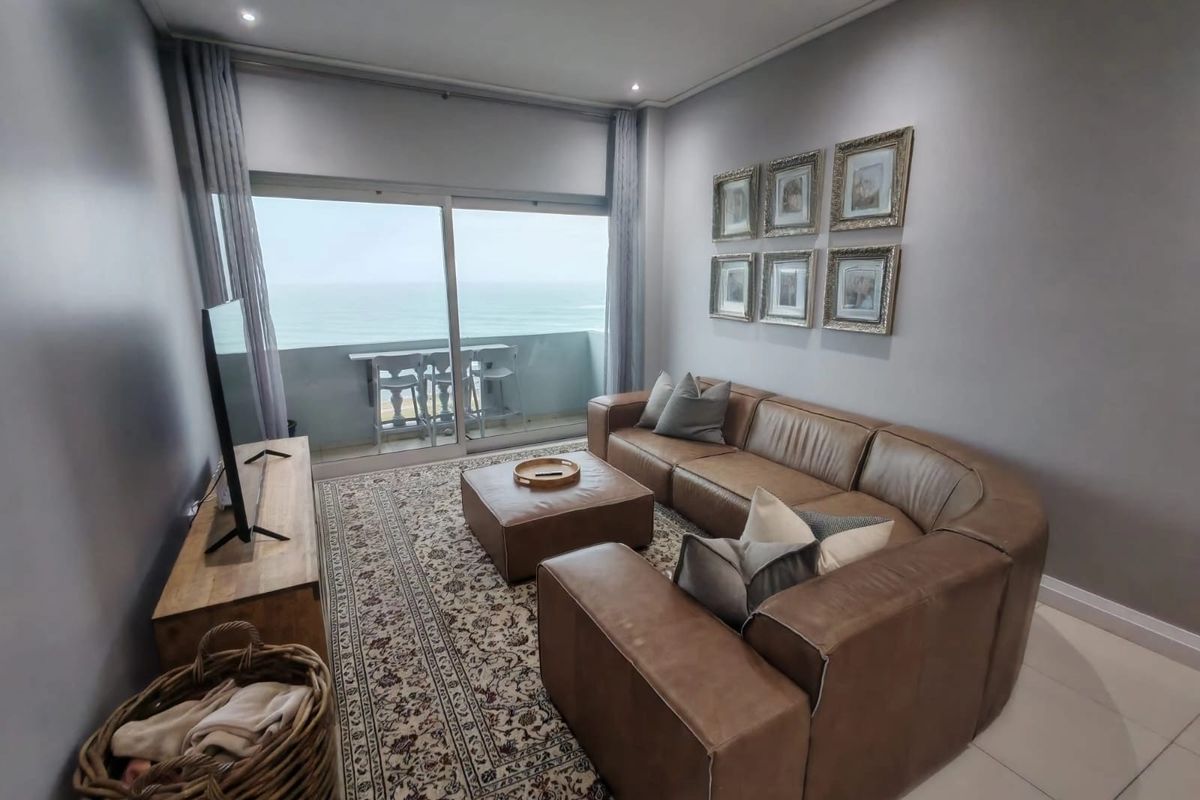 Stunning air bnb Beachfront Apartment with Private Balcony... views for days!!! - Photo 2