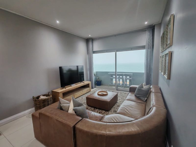 Stunning air bnb Beachfront Apartment with Private Balcony... views for days!!! - Photo 2
