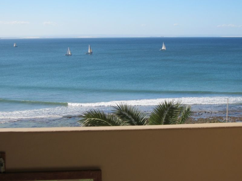 Stunning air bnb Beachfront Apartment with Private Balcony... views for days!!! - Photo 9