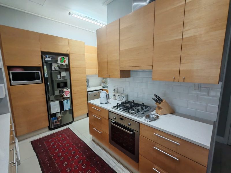 Stunning air bnb Beachfront Apartment with Private Balcony... views for days!!! - Photo 7