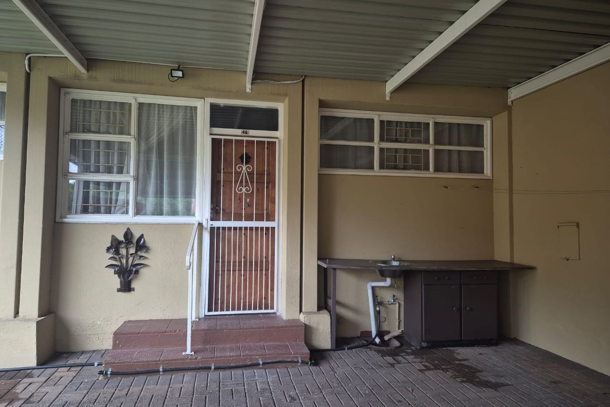 3 Bedroom Townhouse for sale in Ext 23 - Photo 2