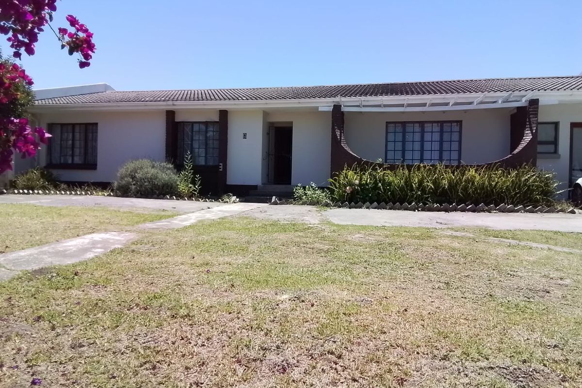 Freehold For Sale In East London - Photo 3
