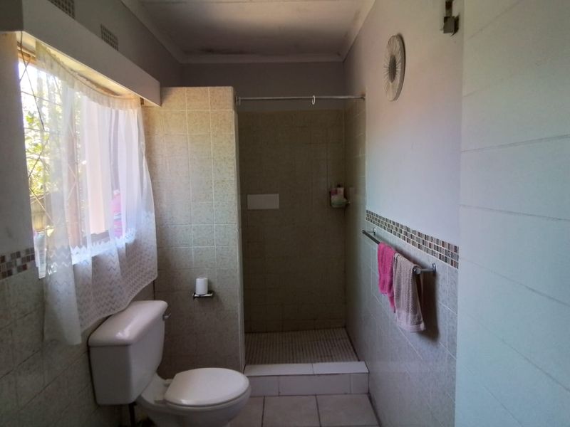 Freehold For Sale In East London - Photo 10